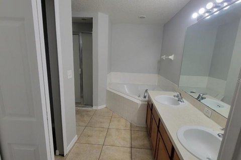 Casa en alquiler en Kissimmee, Florida, 3 dormitorios, 169.55 m2 № 1910728 - foto 8