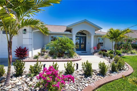 House in Rotonda, Florida 3 bedrooms, 172.71 sq.m. № 2092358 - photo 10