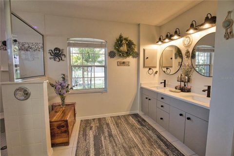 House in Rotonda, Florida 3 bedrooms, 172.71 sq.m. № 2092358 - photo 22