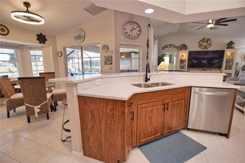 House in Rotonda, Florida 3 bedrooms, 172.71 sq.m. № 2092358 - photo 14
