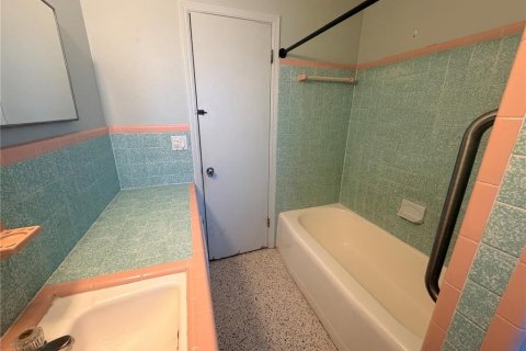 Villa ou maison à louer à Bradenton, Floride: 4 chambres, 167.87 m2 № 2398748 - photo 16
