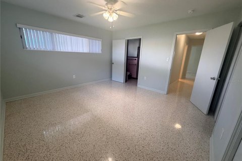 Villa ou maison à louer à Bradenton, Floride: 4 chambres, 167.87 m2 № 2398748 - photo 19