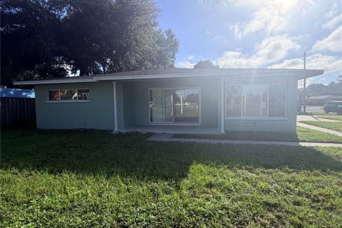 Villa ou maison à louer à Bradenton, Floride: 4 chambres, 167.87 m2 № 2398748 - photo 4