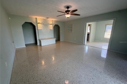 Villa ou maison à louer à Bradenton, Floride: 4 chambres, 167.87 m2 № 2398748 - photo 13