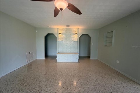Villa ou maison à louer à Bradenton, Floride: 4 chambres, 167.87 m2 № 2398748 - photo 12