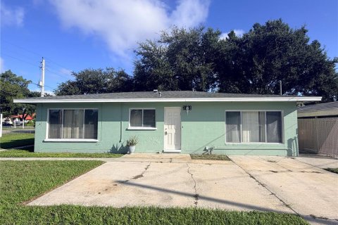 Villa ou maison à louer à Bradenton, Floride: 4 chambres, 167.87 m2 № 2398748 - photo 2