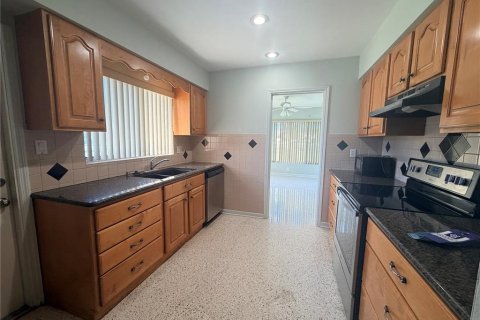 Villa ou maison à louer à Bradenton, Floride: 4 chambres, 167.87 m2 № 2398748 - photo 6