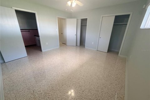 Villa ou maison à louer à Bradenton, Floride: 4 chambres, 167.87 m2 № 2398748 - photo 21