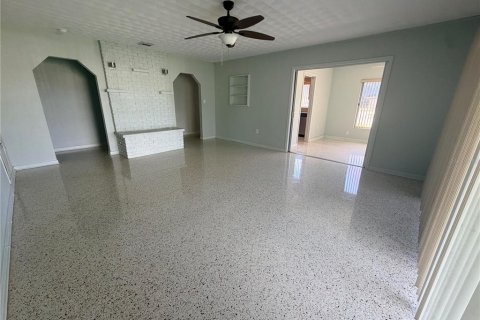 Villa ou maison à louer à Bradenton, Floride: 4 chambres, 167.87 m2 № 2398748 - photo 9