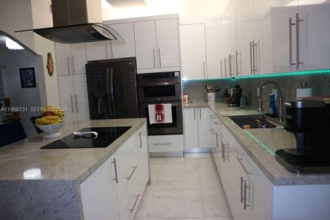 Купить таунхаус в Майами-Лейкс, Флорида 4 спальни, 207.26м2, № 2032625 - фото 23