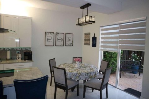 Купить таунхаус в Майами-Лейкс, Флорида 4 спальни, 207.26м2, № 2032625 - фото 17