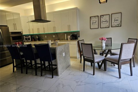 Купить таунхаус в Майами-Лейкс, Флорида 4 спальни, 207.26м2, № 2032625 - фото 11