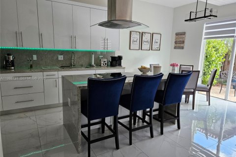 Купить таунхаус в Майами-Лейкс, Флорида 4 спальни, 207.26м2, № 2032625 - фото 7