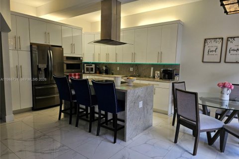 Купить таунхаус в Майами-Лейкс, Флорида 4 спальни, 207.26м2, № 2032625 - фото 8