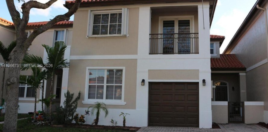 Таунхаус в Майами-Лейкс, Флорида 4 спальни, 207.26м2 № 2032625