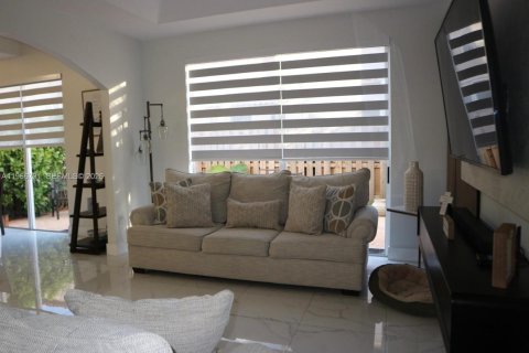 Купить таунхаус в Майами-Лейкс, Флорида 4 спальни, 207.26м2, № 2032625 - фото 29