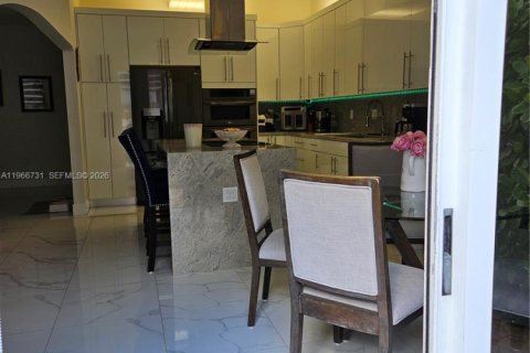 Купить таунхаус в Майами-Лейкс, Флорида 4 спальни, 207.26м2, № 2032625 - фото 15