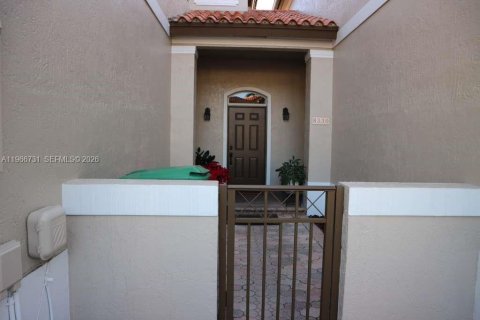 Купить таунхаус в Майами-Лейкс, Флорида 4 спальни, 207.26м2, № 2032625 - фото 3