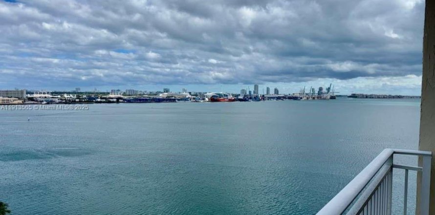 Condo in Miami, Florida, 2 bedrooms  № 1968869