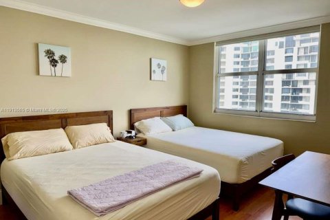 Condo in Miami, Florida, 2 bedrooms  № 1968869 - photo 7
