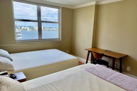 Condo in Miami, Florida, 2 bedrooms  № 1968869 - photo 8