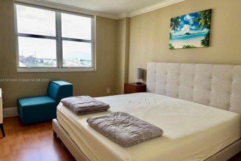 Condo in Miami, Florida, 2 bedrooms  № 1968869 - photo 10