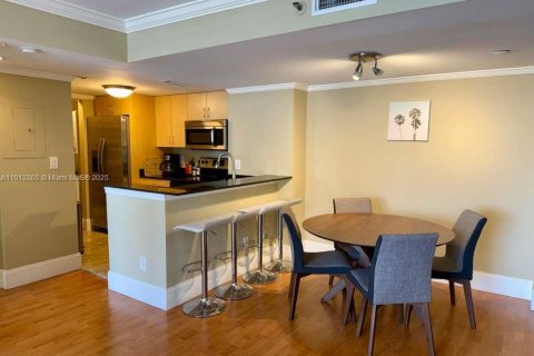 Condo in Miami, Florida, 2 bedrooms  № 1968869 - photo 5