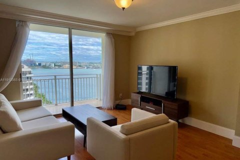 Condo in Miami, Florida, 2 bedrooms  № 1968869 - photo 3