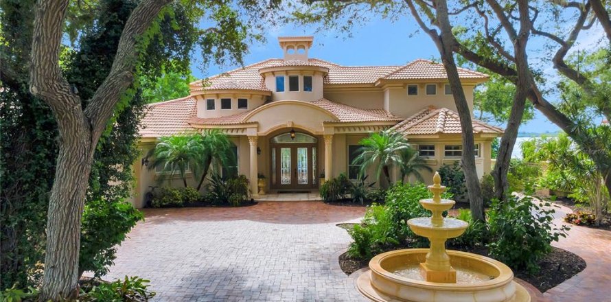 House in Bradenton, Florida 4 bedrooms, 344.3 sq.m. № 2122167