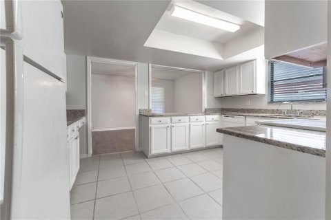 House in Kissimmee, Florida 3 bedrooms, 172.33 sq.m. № 1406459 - photo 9