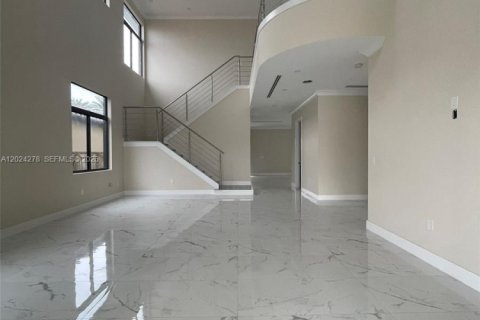 Casa en venta en Miami, Florida, 4 dormitorios, 362.32 m2 № 2085019 - foto 29