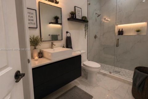 Casa en venta en Miami, Florida, 4 dormitorios, 362.32 m2 № 2085019 - foto 23
