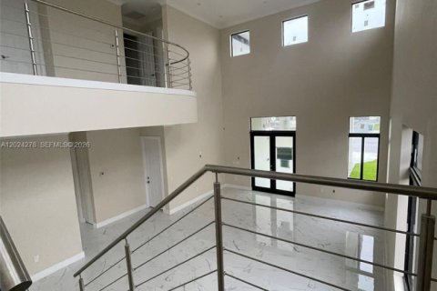 Casa en venta en Miami, Florida, 4 dormitorios, 362.32 m2 № 2085019 - foto 30