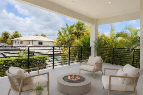Casa en venta en Miami, Florida, 4 dormitorios, 362.32 m2 № 2085019 - foto 11