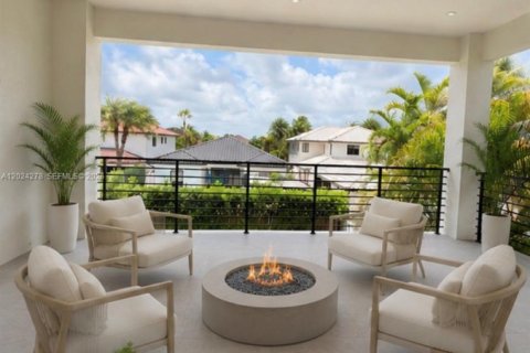 Casa en venta en Miami, Florida, 4 dormitorios, 362.32 m2 № 2085019 - foto 12