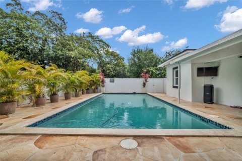 Casa en venta en North Miami, Florida, 3 dormitorios, 148.36 m2 № 2059095 - foto 26