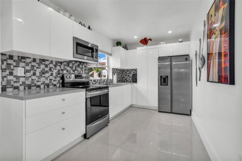 Casa en venta en North Miami, Florida, 3 dormitorios, 148.36 m2 № 2059095 - foto 7