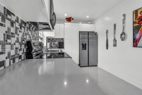 Casa en venta en North Miami, Florida, 3 dormitorios, 148.36 m2 № 2059095 - foto 9