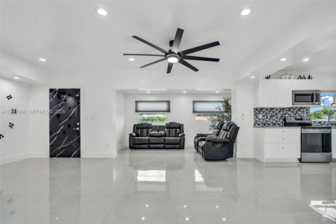 Casa en venta en North Miami, Florida, 3 dormitorios, 148.36 m2 № 2059095 - foto 6