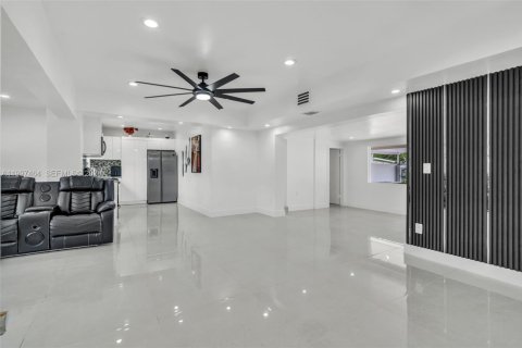 Casa en venta en North Miami, Florida, 3 dormitorios, 148.36 m2 № 2059095 - foto 4