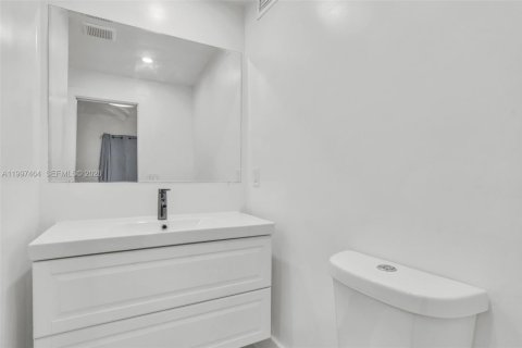 Casa en venta en North Miami, Florida, 3 dormitorios, 148.36 m2 № 2059095 - foto 25