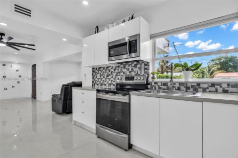 Casa en venta en North Miami, Florida, 3 dormitorios, 148.36 m2 № 2059095 - foto 10