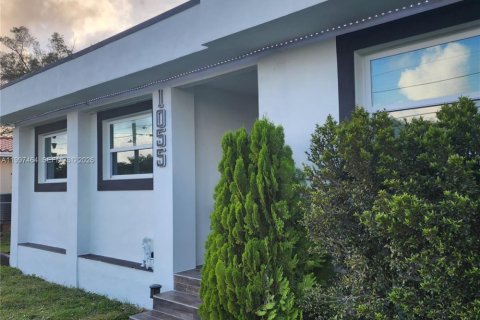 Casa en North Miami, Florida 3 dormitorios, 148.36 m2 № 2059095