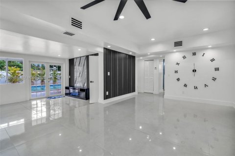 Casa en venta en North Miami, Florida, 3 dormitorios, 148.36 m2 № 2059095 - foto 11
