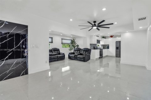 Casa en venta en North Miami, Florida, 3 dormitorios, 148.36 m2 № 2059095 - foto 5