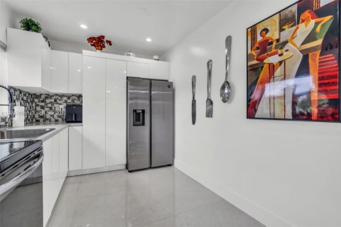 Casa en venta en North Miami, Florida, 3 dormitorios, 148.36 m2 № 2059095 - foto 8