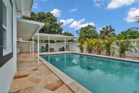 Casa en venta en North Miami, Florida, 3 dormitorios, 148.36 m2 № 2059095 - foto 29