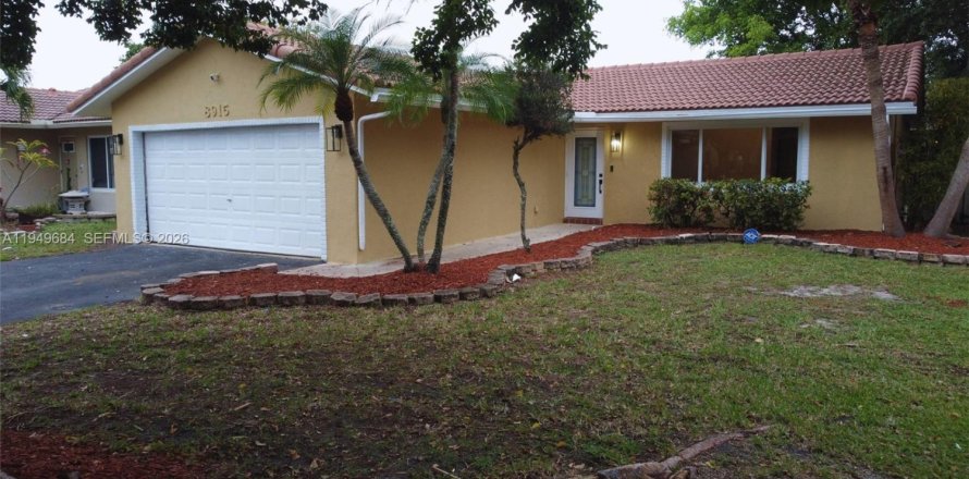 House in Coral Springs, Florida 3 bedrooms, 133.59 sq.m. № 2005389