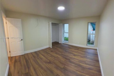 House in Coral Springs, Florida 3 bedrooms, 133.59 sq.m. № 2005389 - photo 12