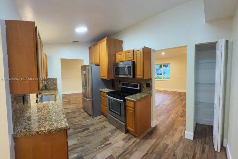 House in Coral Springs, Florida 3 bedrooms, 133.59 sq.m. № 2005389 - photo 5